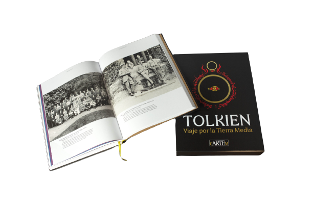 Tolkien, Viaje por la Tierra Media de cARTEm BOOKS abierto y portada